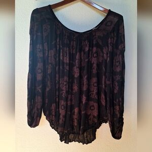 Free People Boho Floral Tunic Smocked detail. Scoop neckline. Womens size S